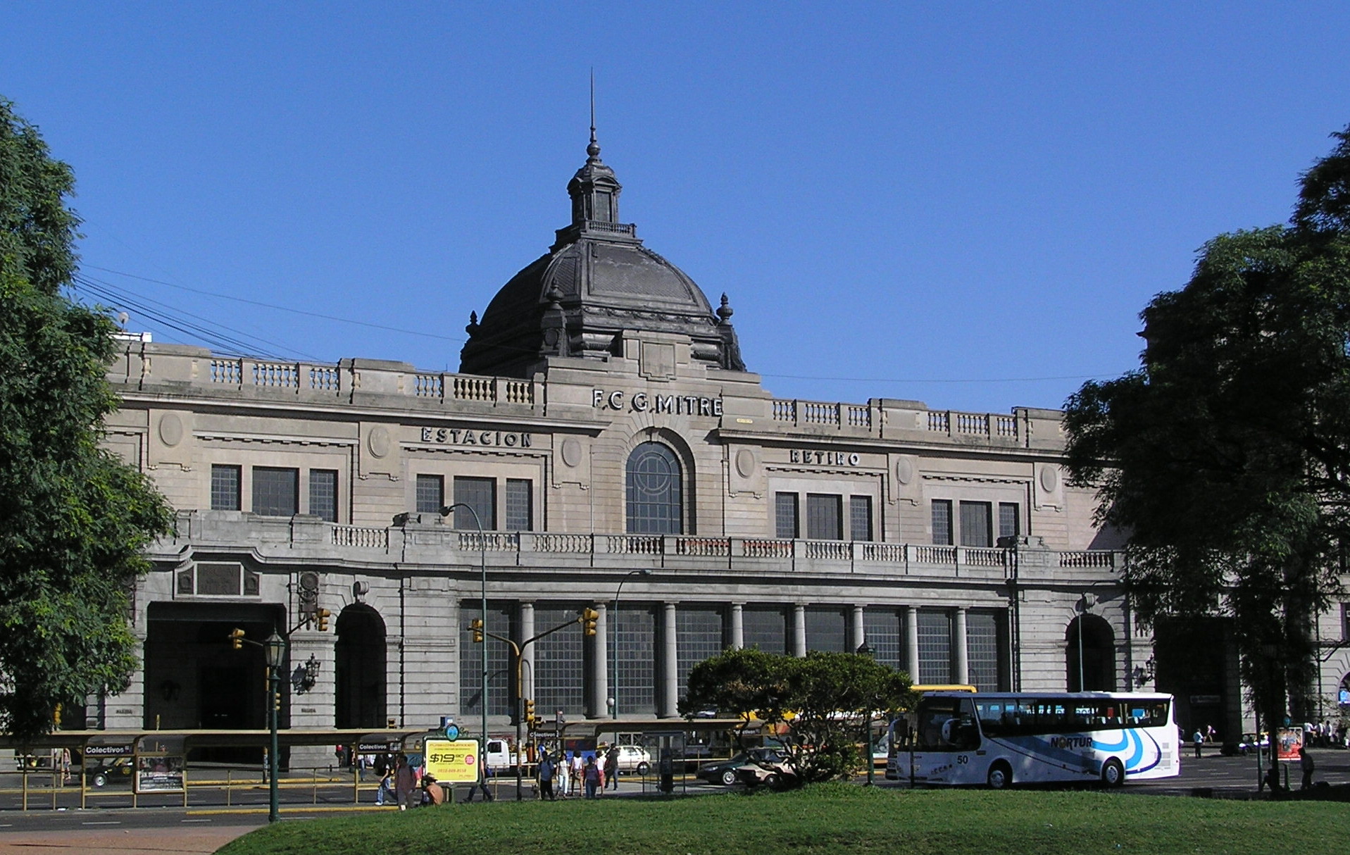 Estación de Retiro, centro de transporte en Buenos Aires